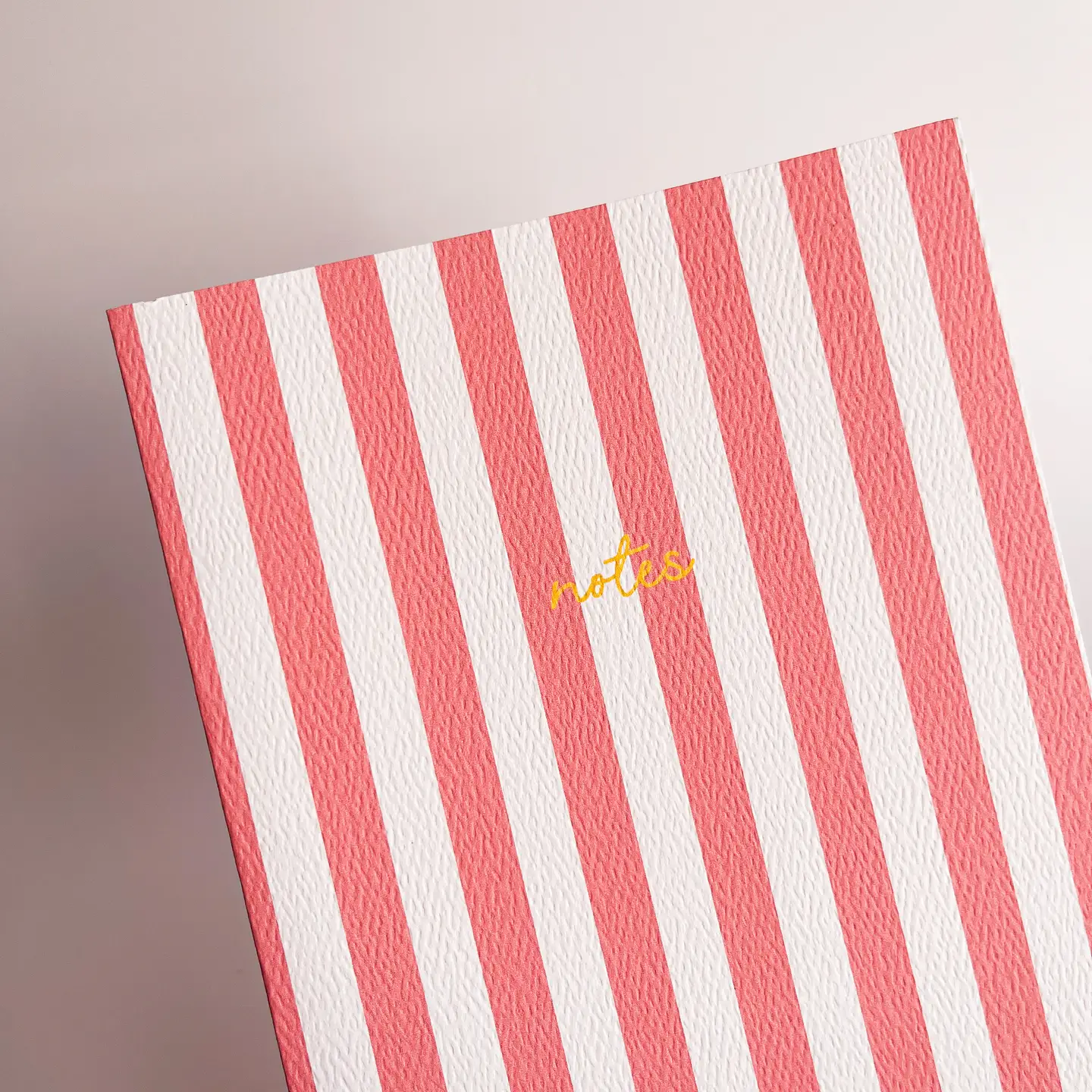 Carnet à rayures avec couleur contrastante A5 Corail – Image 2