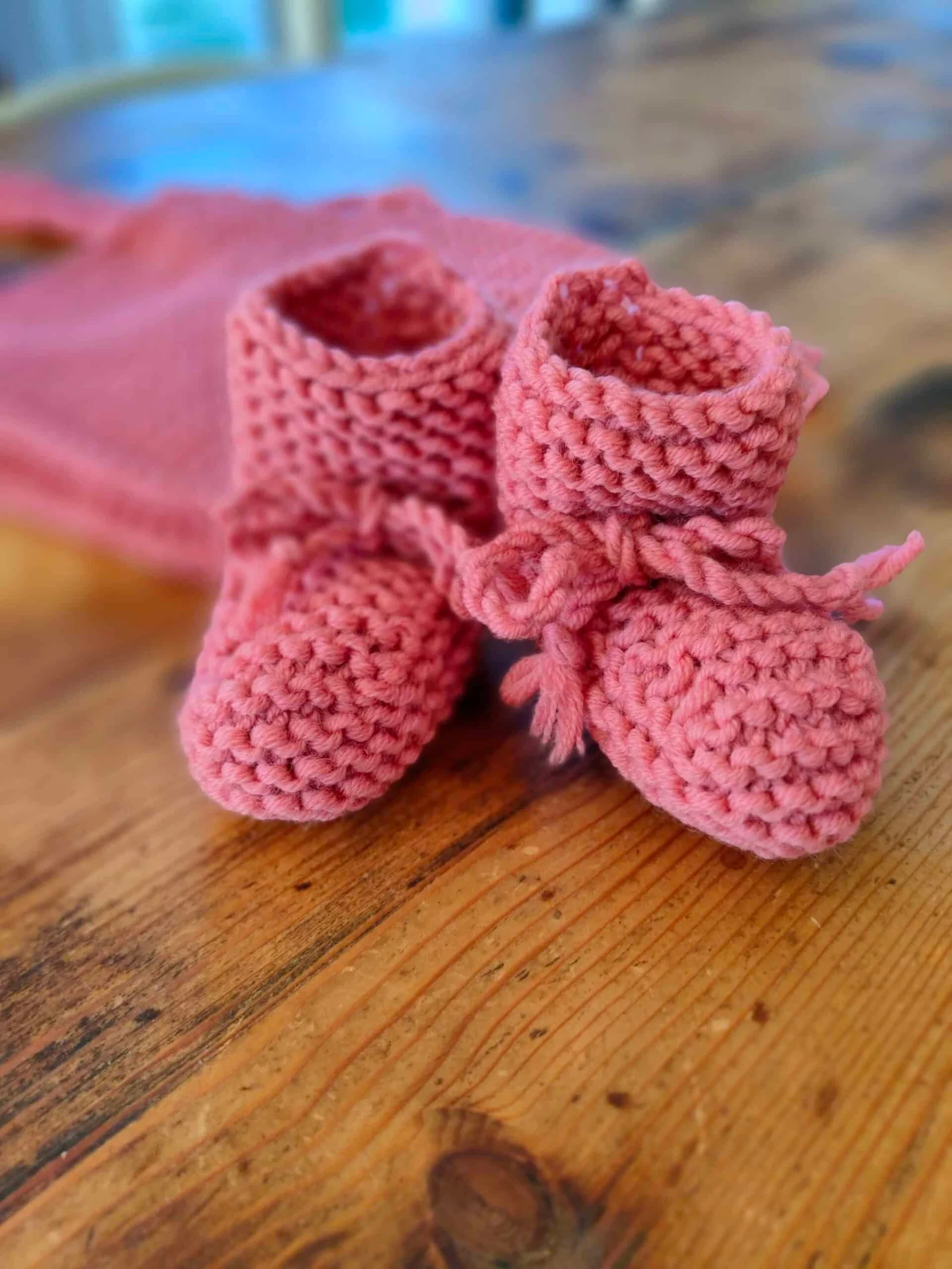 Chaussons montants « petit lutin » (Tailles naissance à 9 mois – aig. n°5) – Image 5