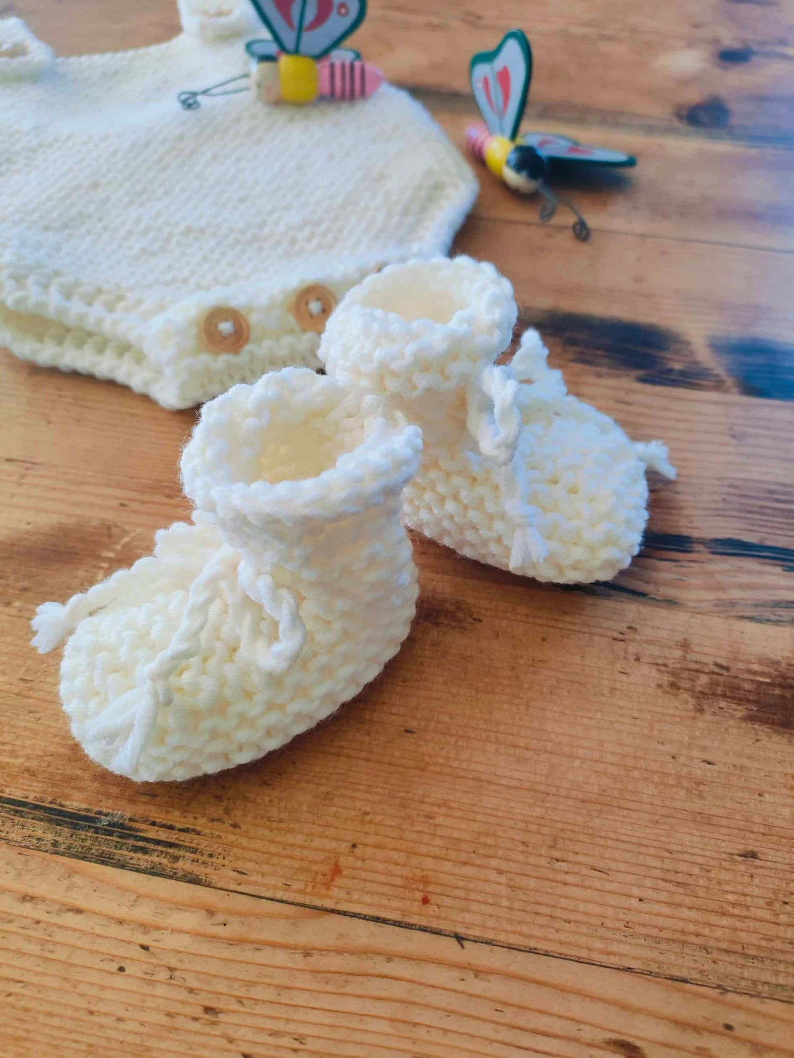 Chaussons montants « petit lutin » (Tailles naissance à 9 mois – aig. n°5) – Image 3