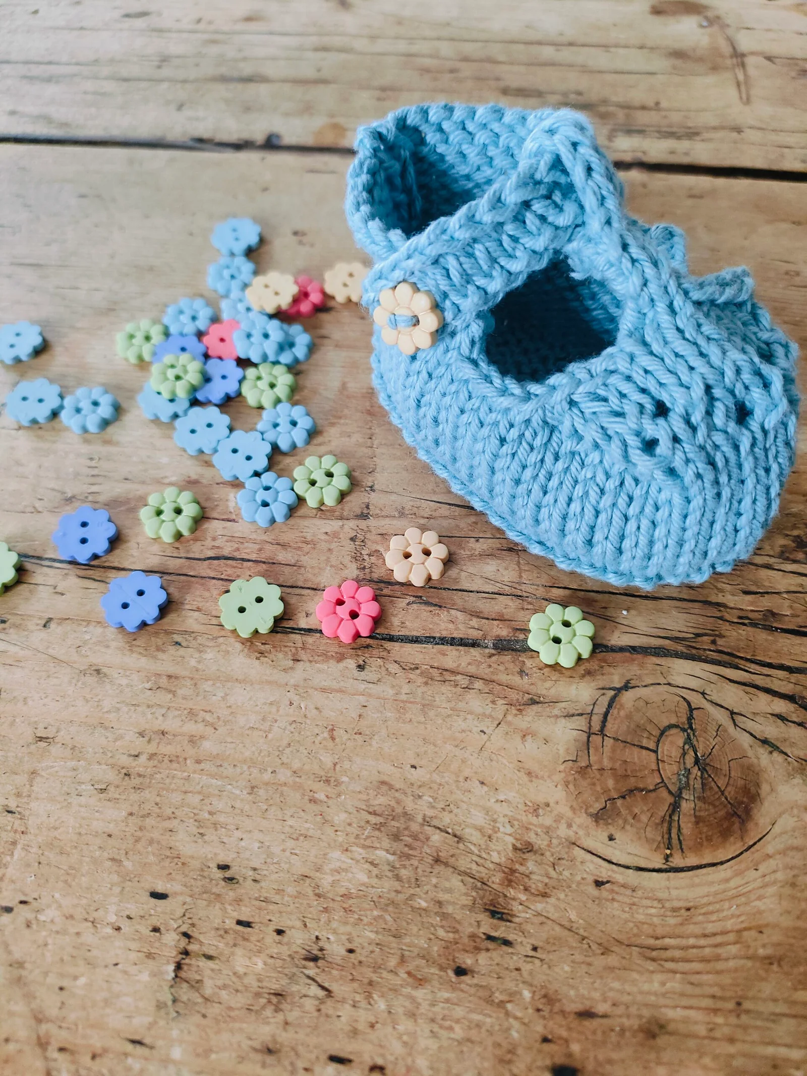 Ensemble barboteuse et chaussons « Clémence » en coton bleu ciel – Taille naissance – Image 4