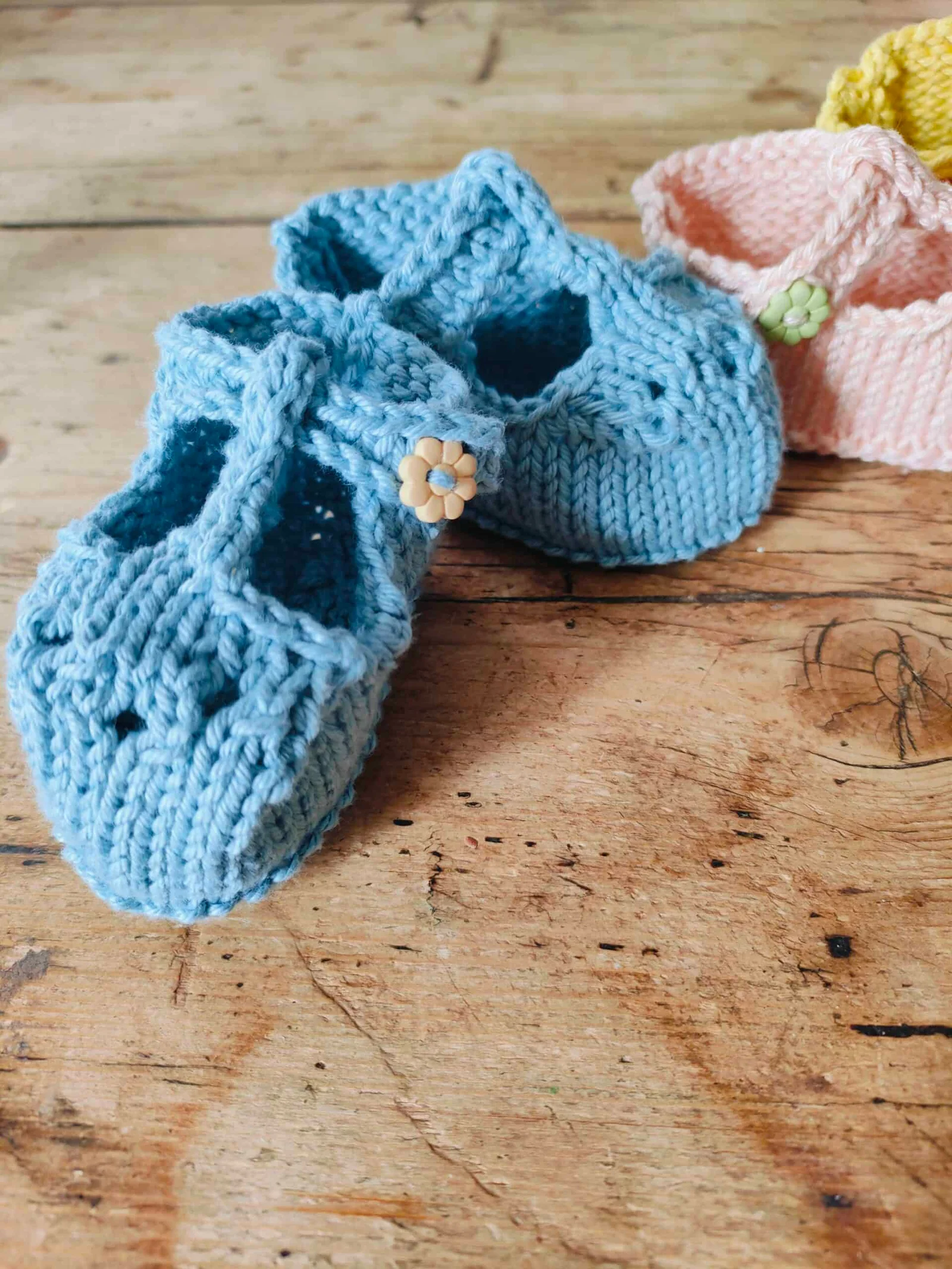 Chaussons « Clémence » en pur coton – taille 0-3 mois – coloris rose poudré, bleu ciel, et tournesol – Image 8