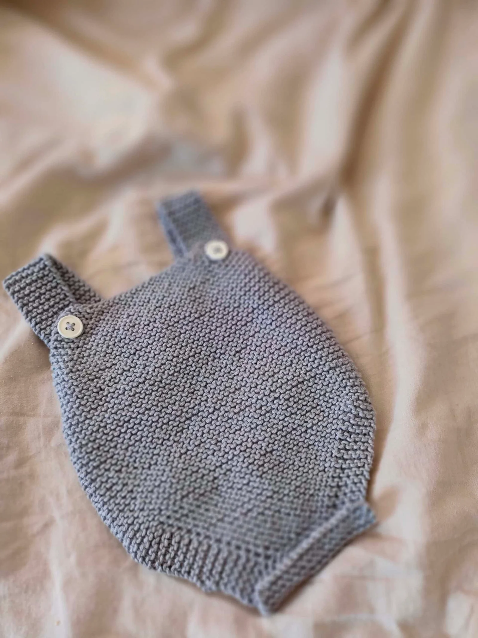 Barboteuse au point mousse en pur coton (taille naissance à 6 mois) – Image 3