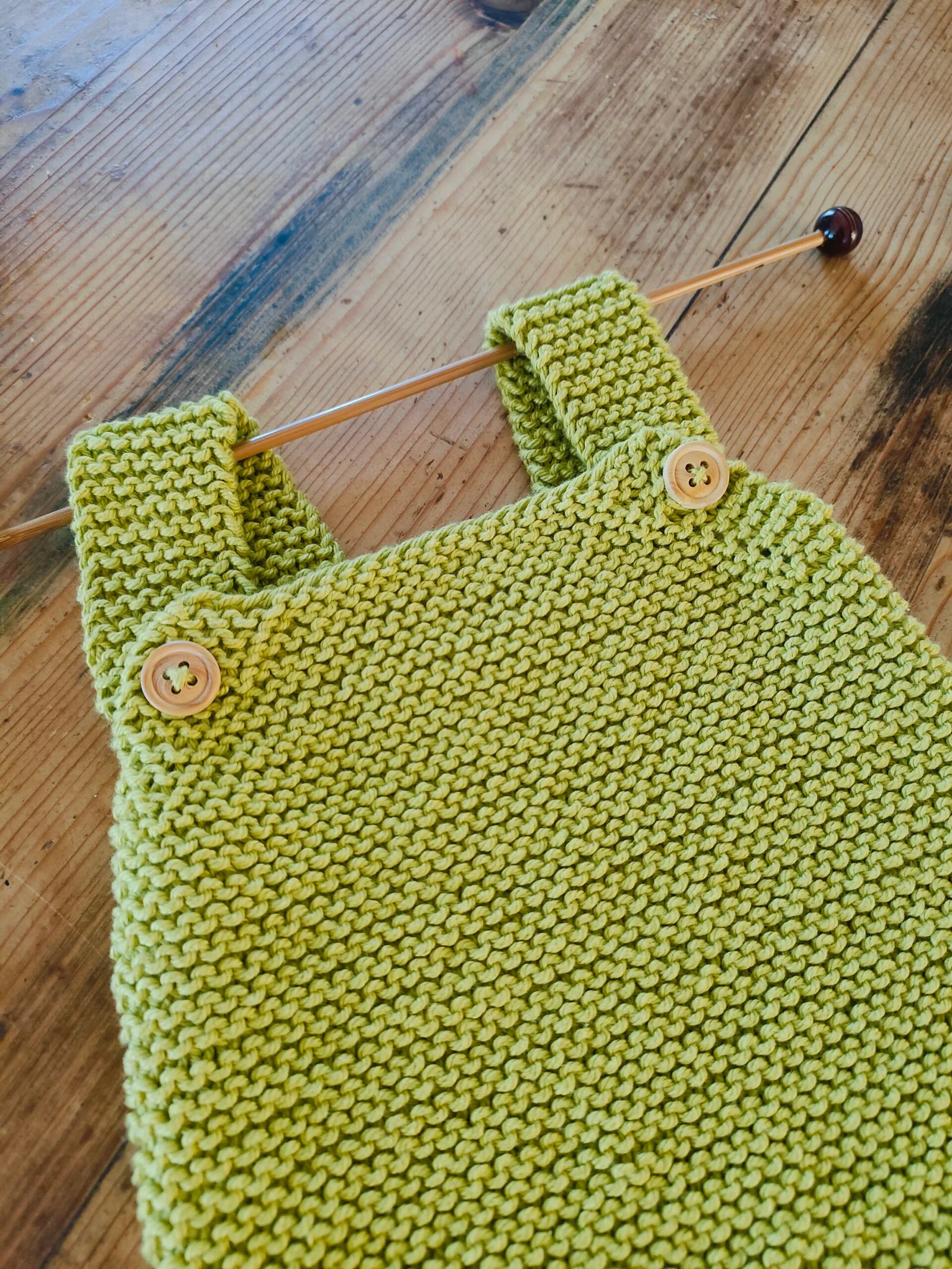 Barboteuse au point mousse en pur coton (taille naissance à 6 mois) – Image 9