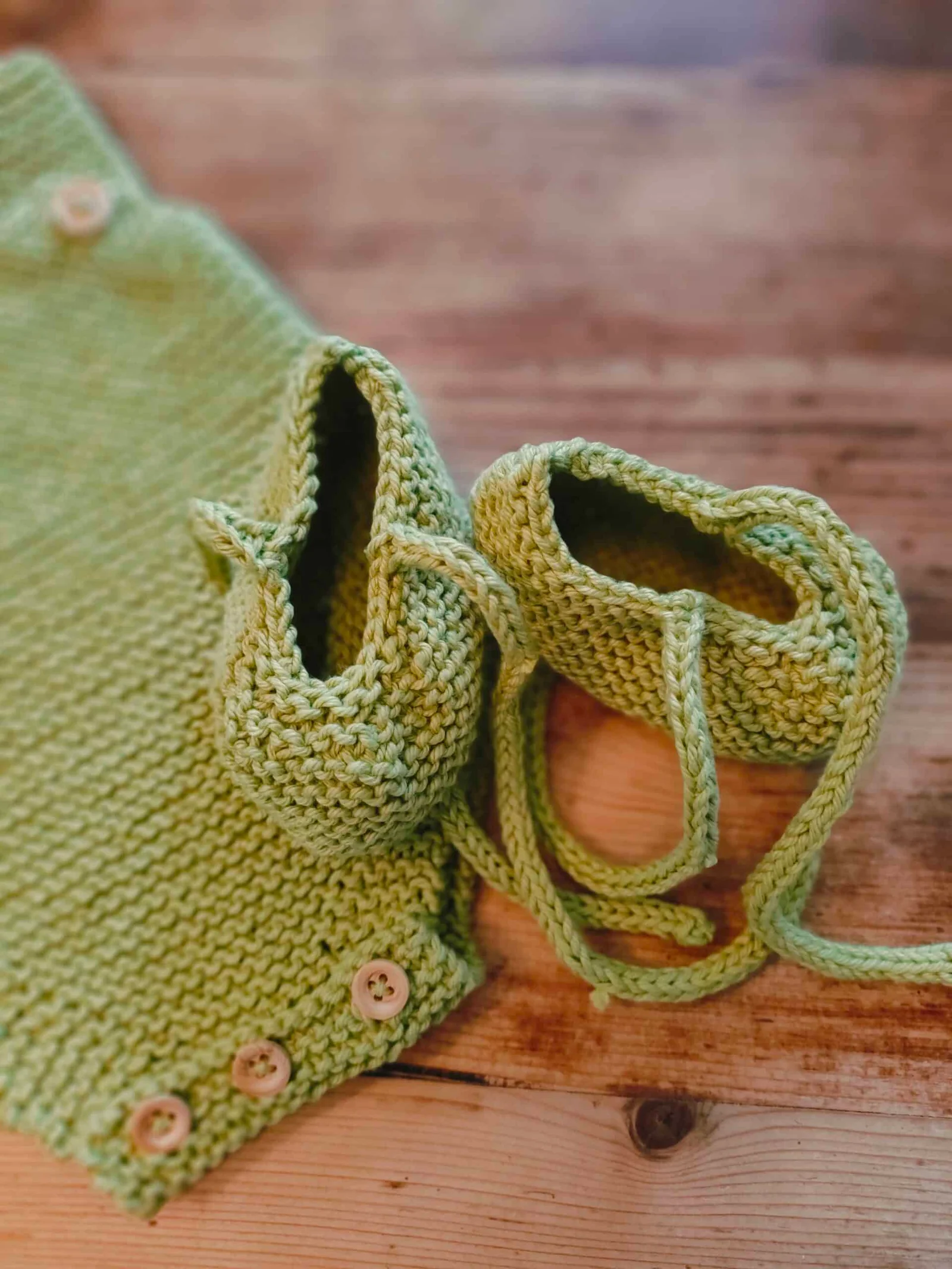 Ensemble barboteuse et ballerines en coton pistache – Taille naissance – Image 8