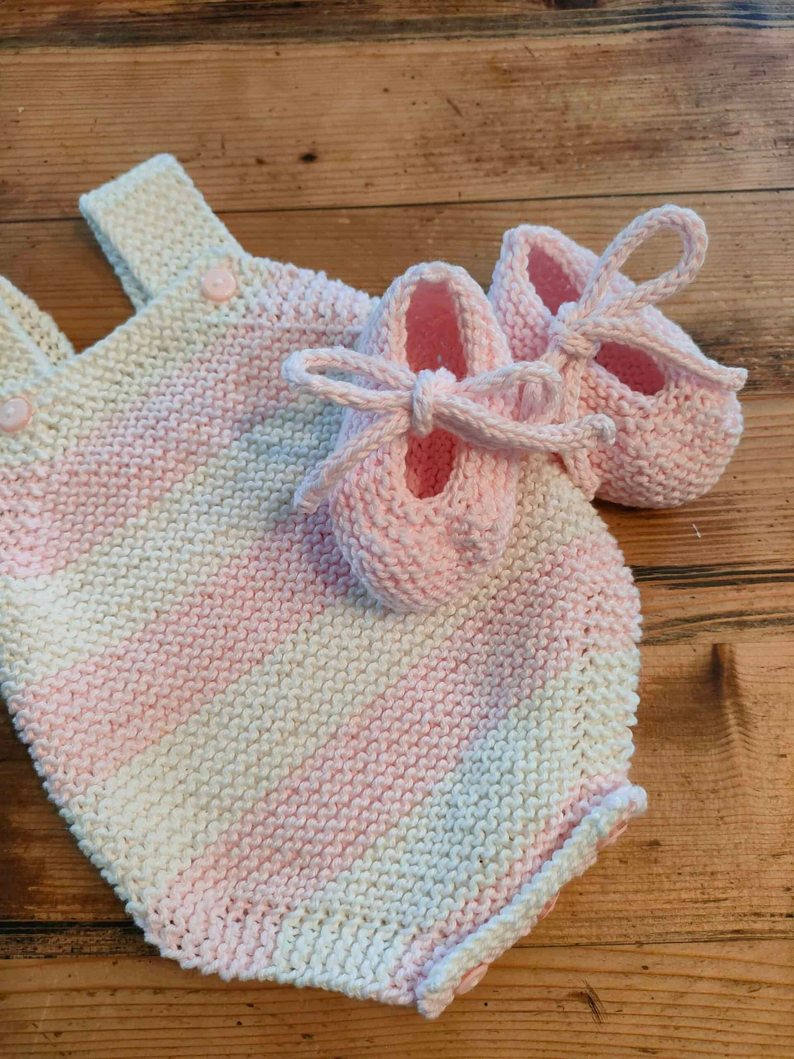 Ensemble barboteuse rayée et ballerines en coton (taille naissance à 6 mois)