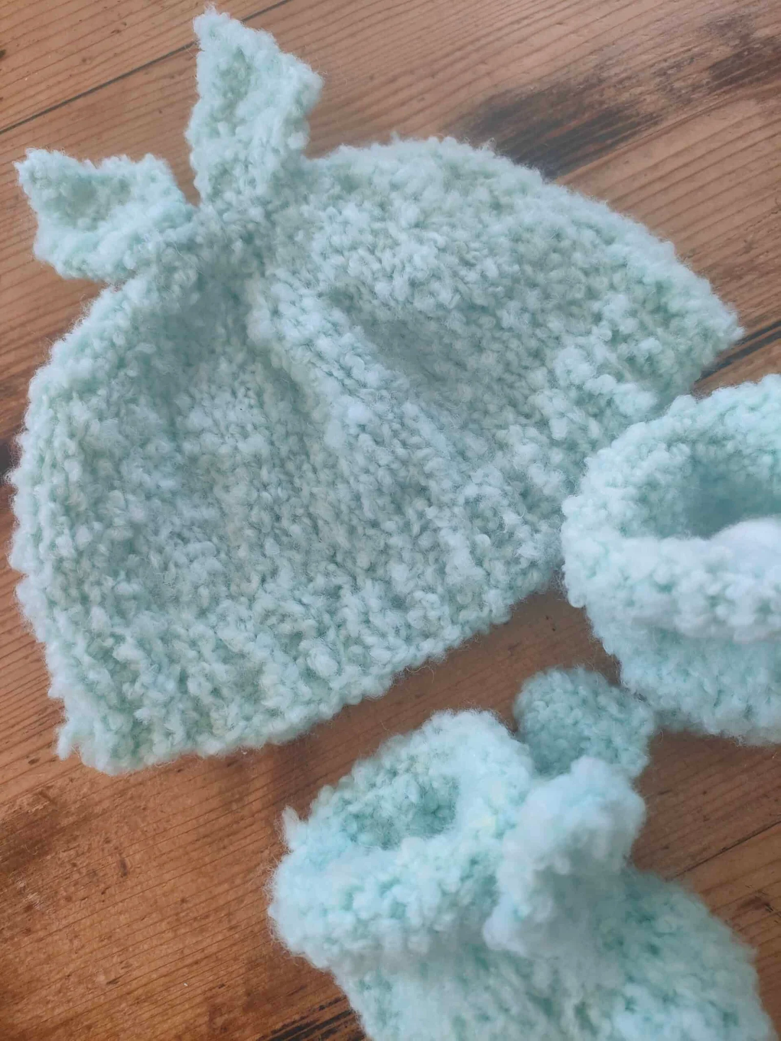 Chaussons « lapinou » – taille 0-3 mois – coloris blanc et vert d’eau – Image 3