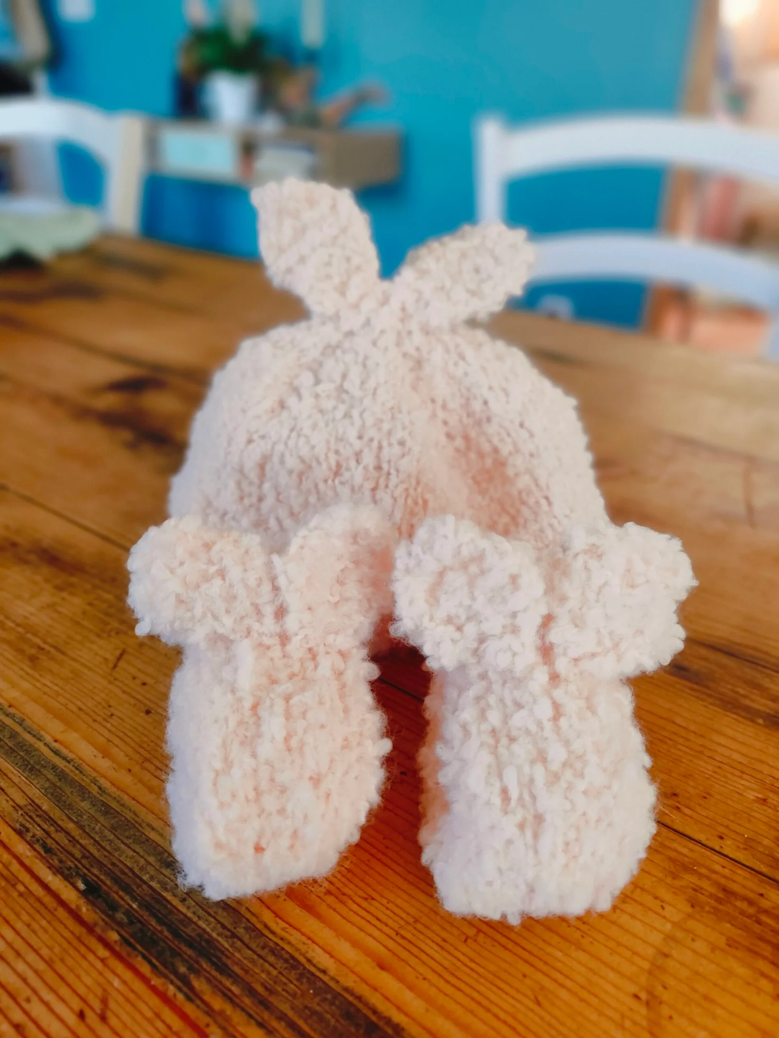 Bonnet « Lapinou » (Tailles 0-3 mois / 3-6 mois)- aig. n°4,5 – Image 3