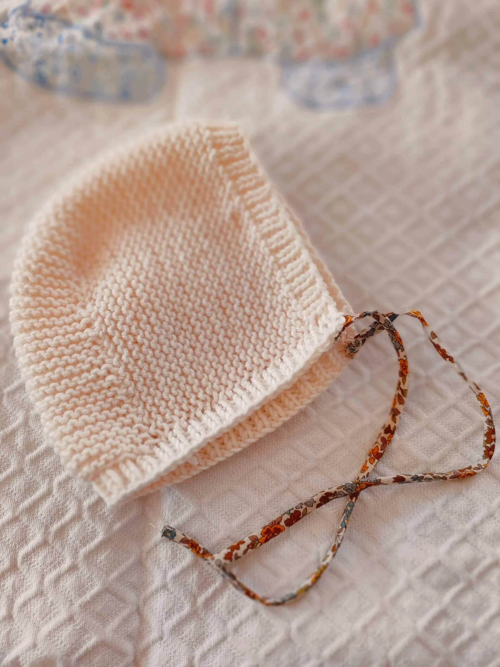 Béguin « Eglantine » écru – taille naissance-3 mois