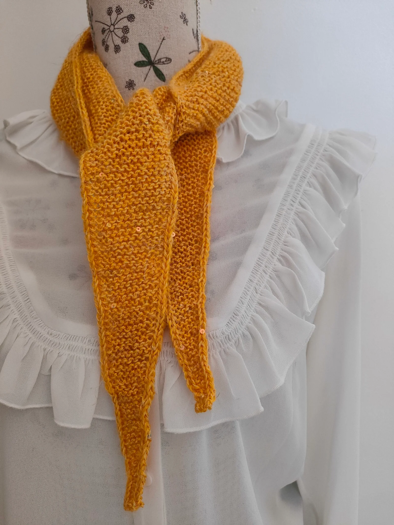 Le p’tit foulard d’été en chanvre ocre jaune – Image 8