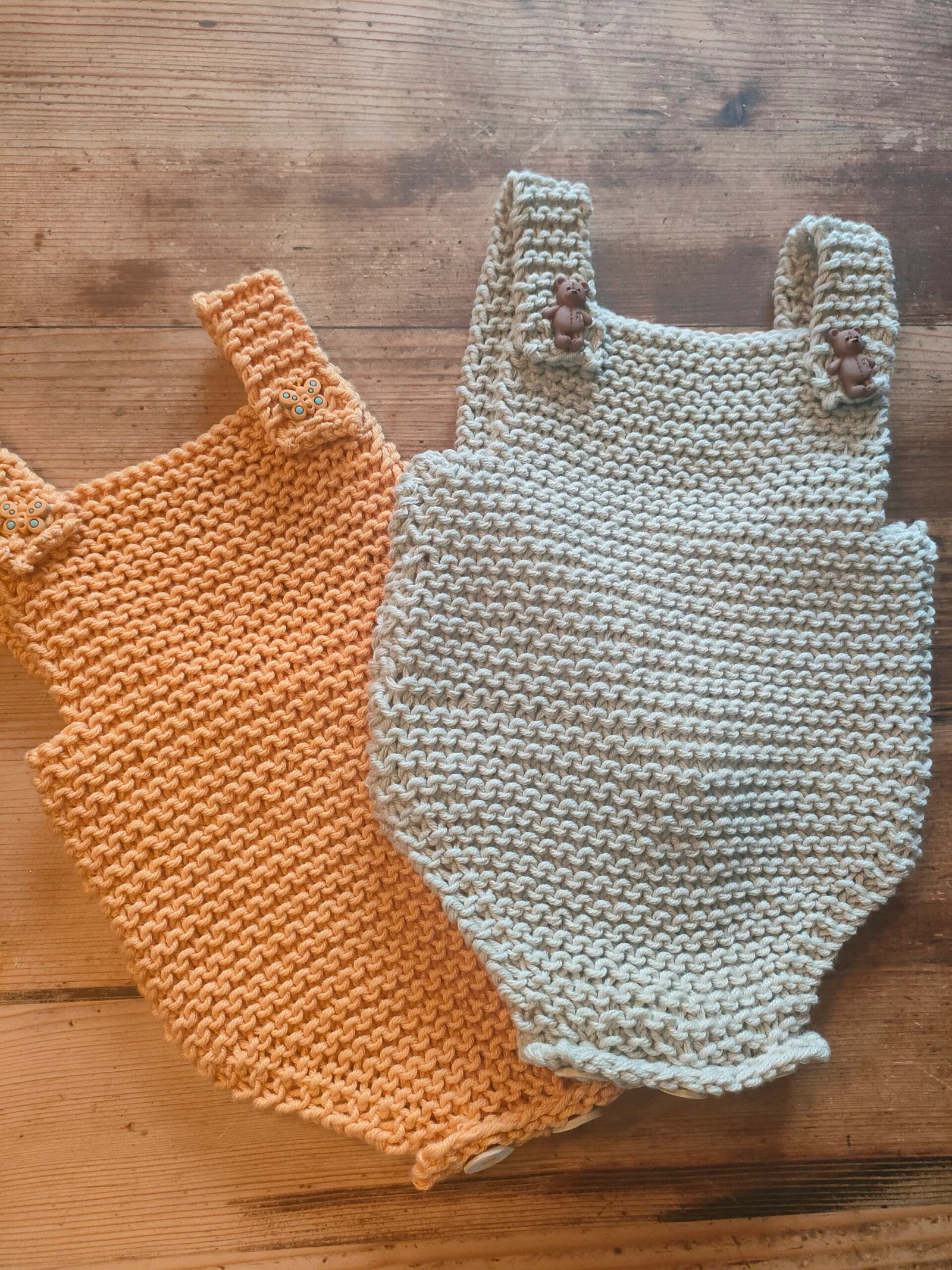 Barboteuse « petit lutin » en coton – taille naissance à 6 mois – nombreux coloris