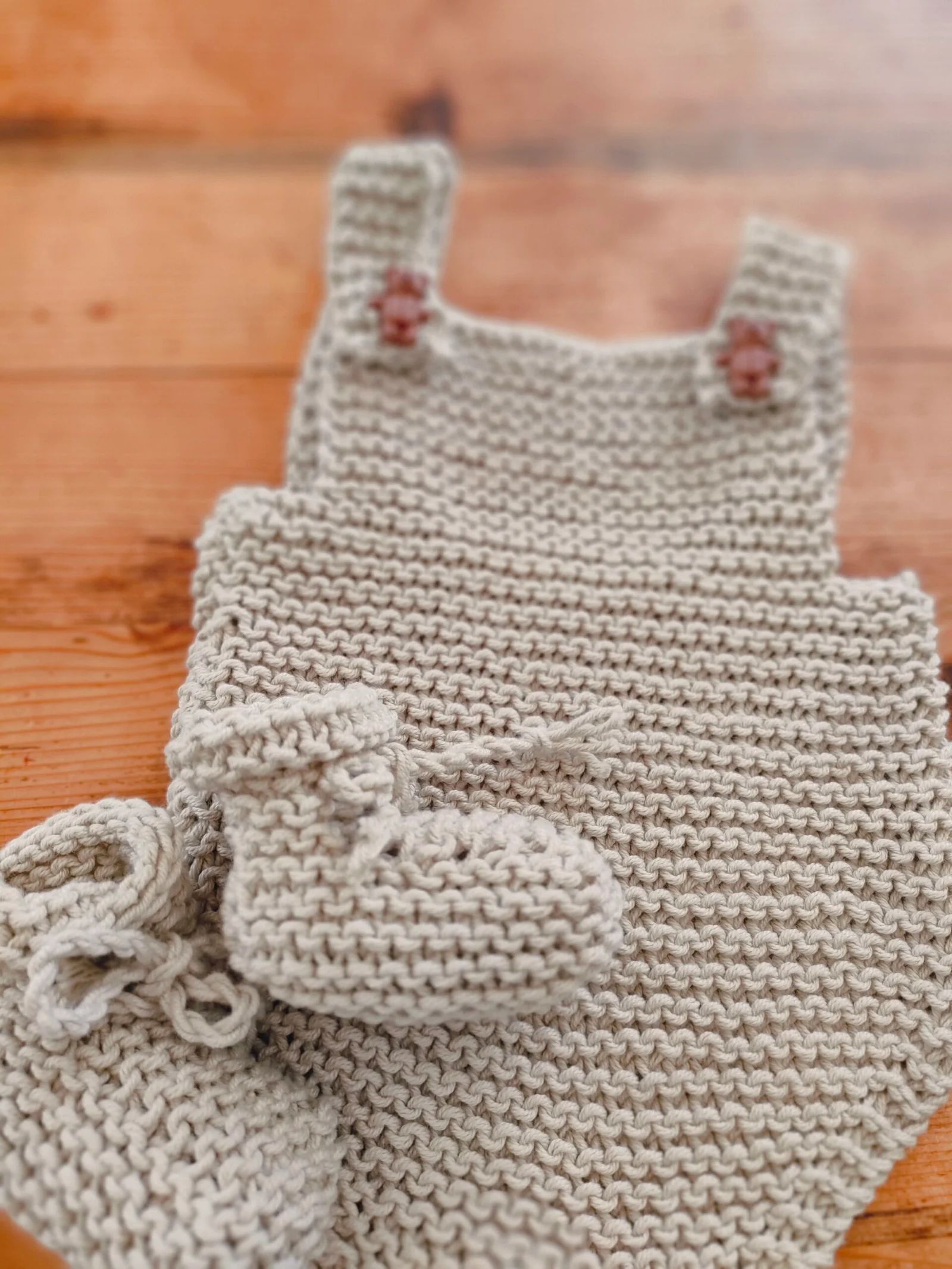 Ensemble « petit lutin » barboteuse et chaussons en coton – taille 3 mois – thème ourson – Image 3