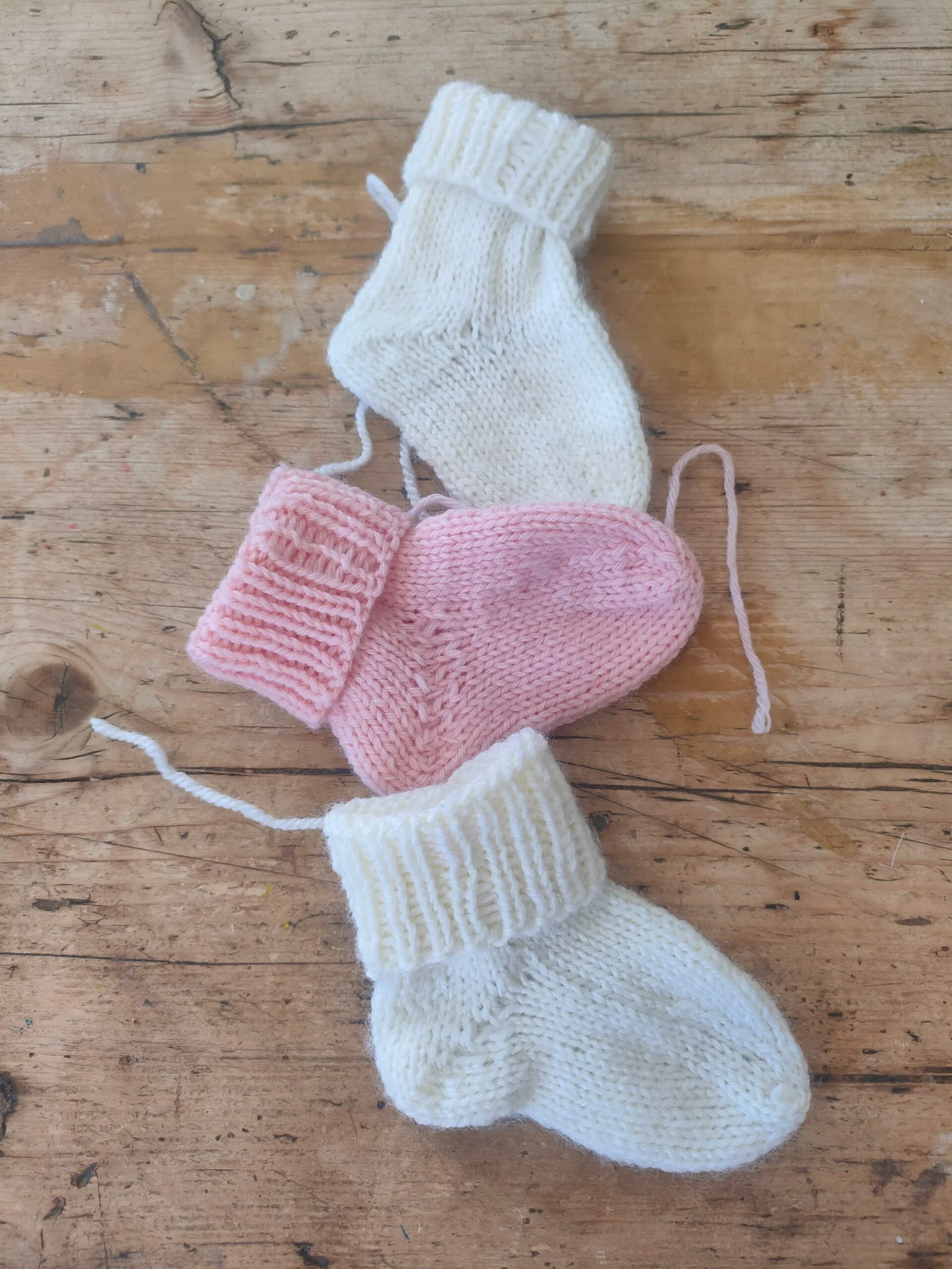 Chaussettes à pompons en mérinos (naissance-3 mois) – Image 3