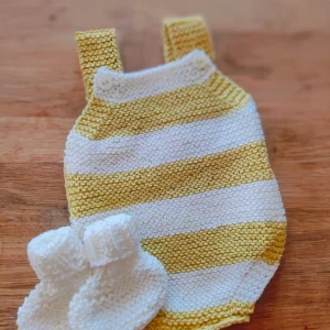 Ensemble barboteuse rayée tournesol/écrue et chaussons montants écrus en coton – Taille 1-3 mois
