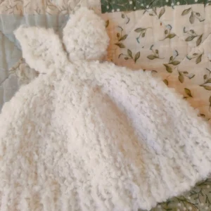 Bonnet « Lapinou » (Tailles 0-3 mois / 3-6 mois)- aig. n°4,5