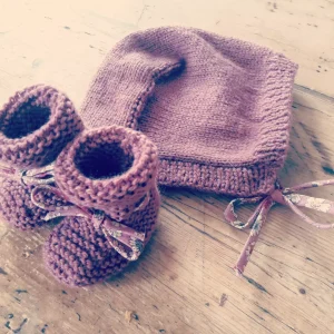 ENSEMBLE DE NAISSANCE – BEGUIN ET CHAUSSONS