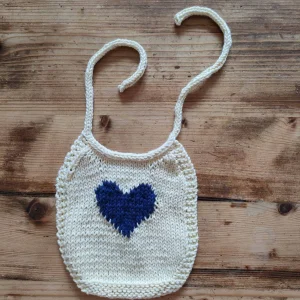 Petit bavoir petit coeur (taille naissance-3 mois)