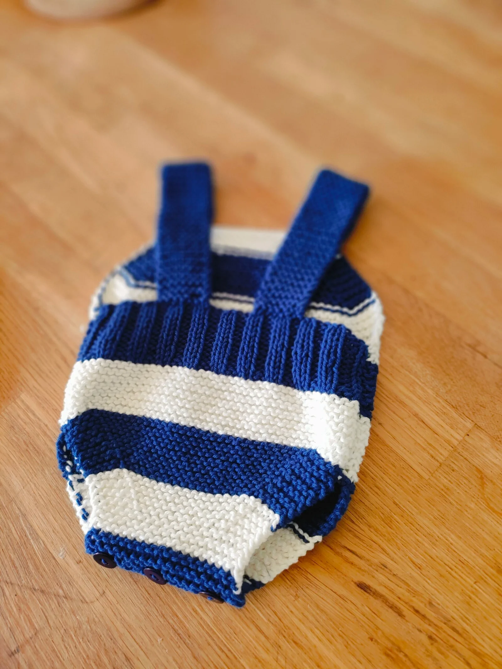 Barboteuse rayée marine/écru en pur coton (taille naissance-1 mois) – Image 6