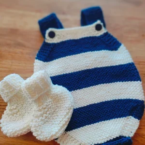 Ensemble barboteuse rayée marine/écrue et chaussons montants écrus en coton – Taille 1-3 mois
