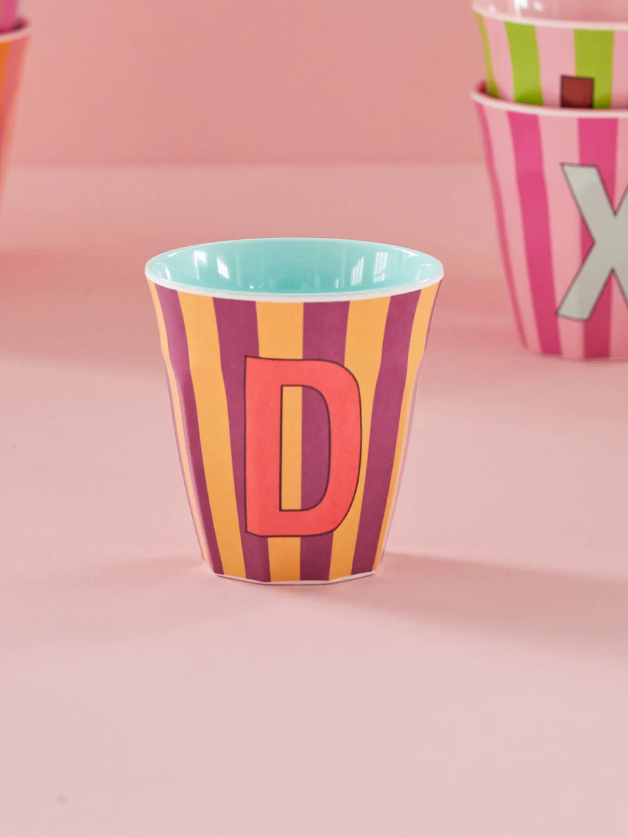 Gobelet mélamine lettre – pastel D