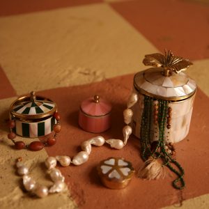 Boîte laiton nacré – rayures vertes oiseau