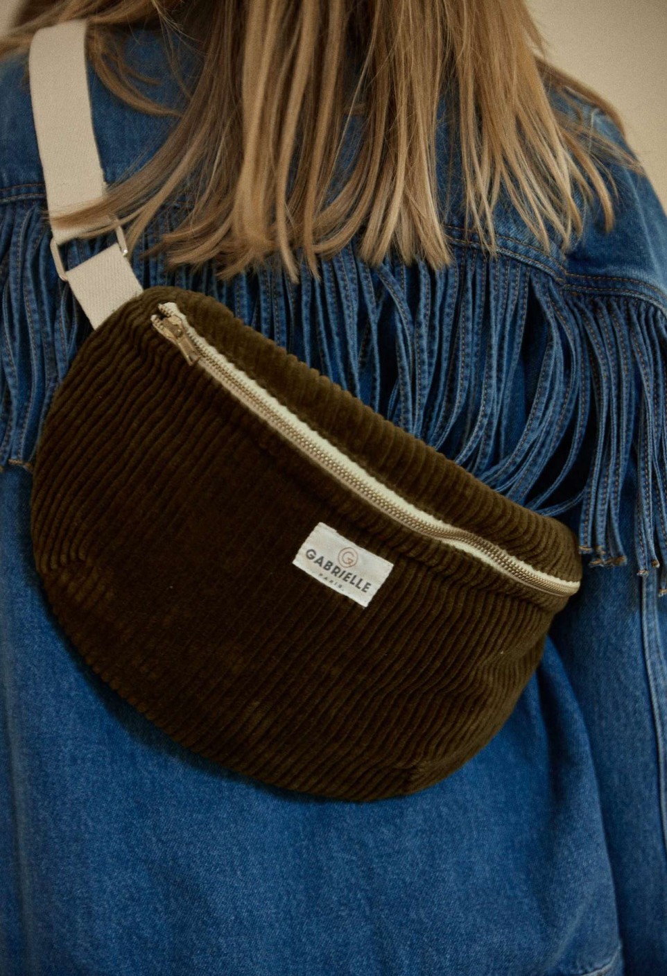 Banane en velours olive