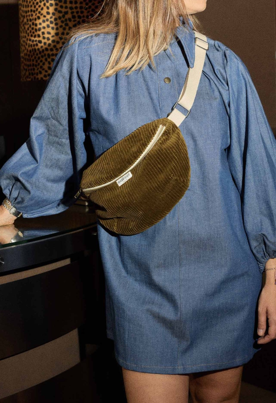 Banane en velours olive – Image 3