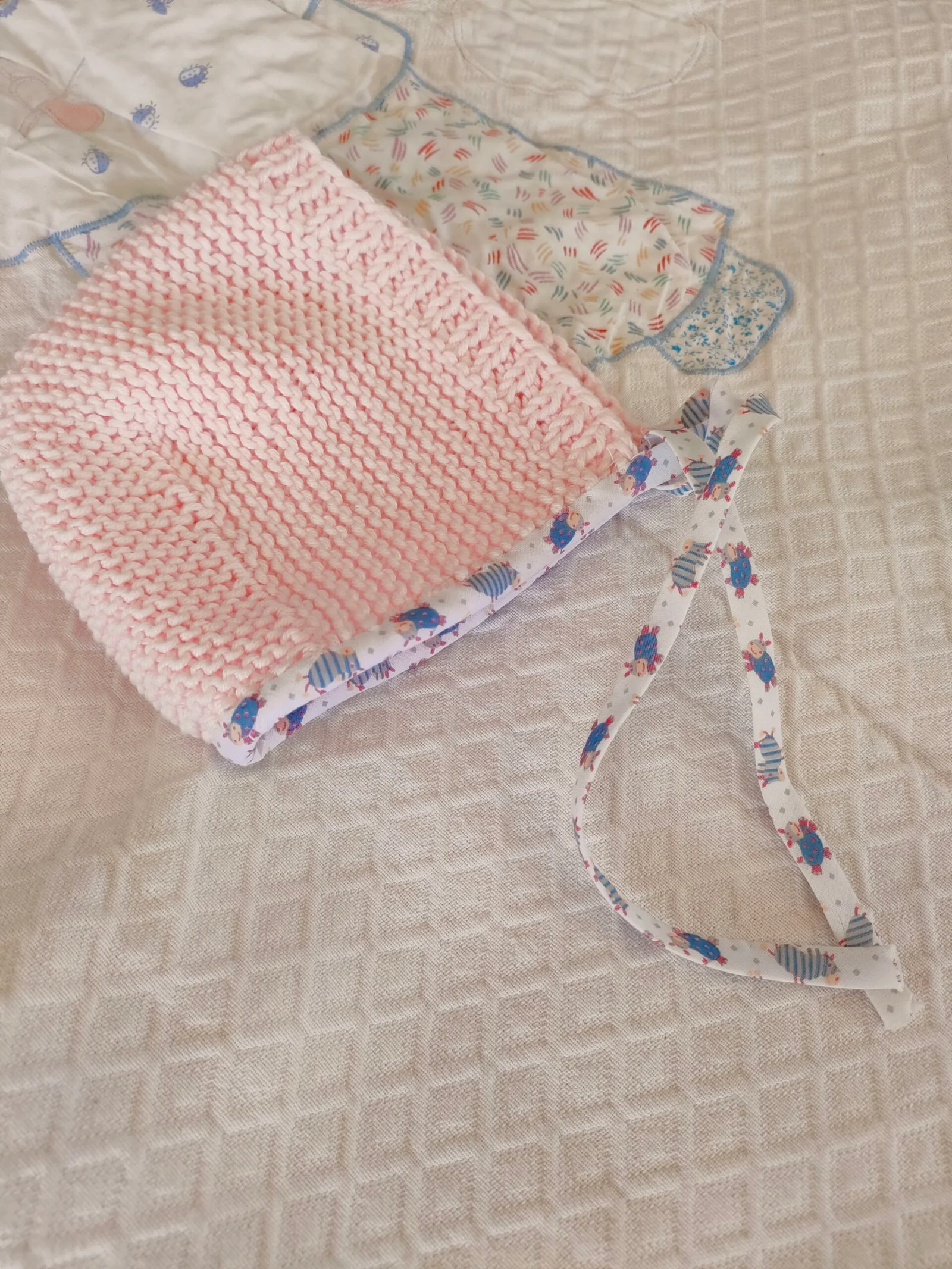 Béguin en coton avec biais – rose layette – taille 0-3 mois – Image 3