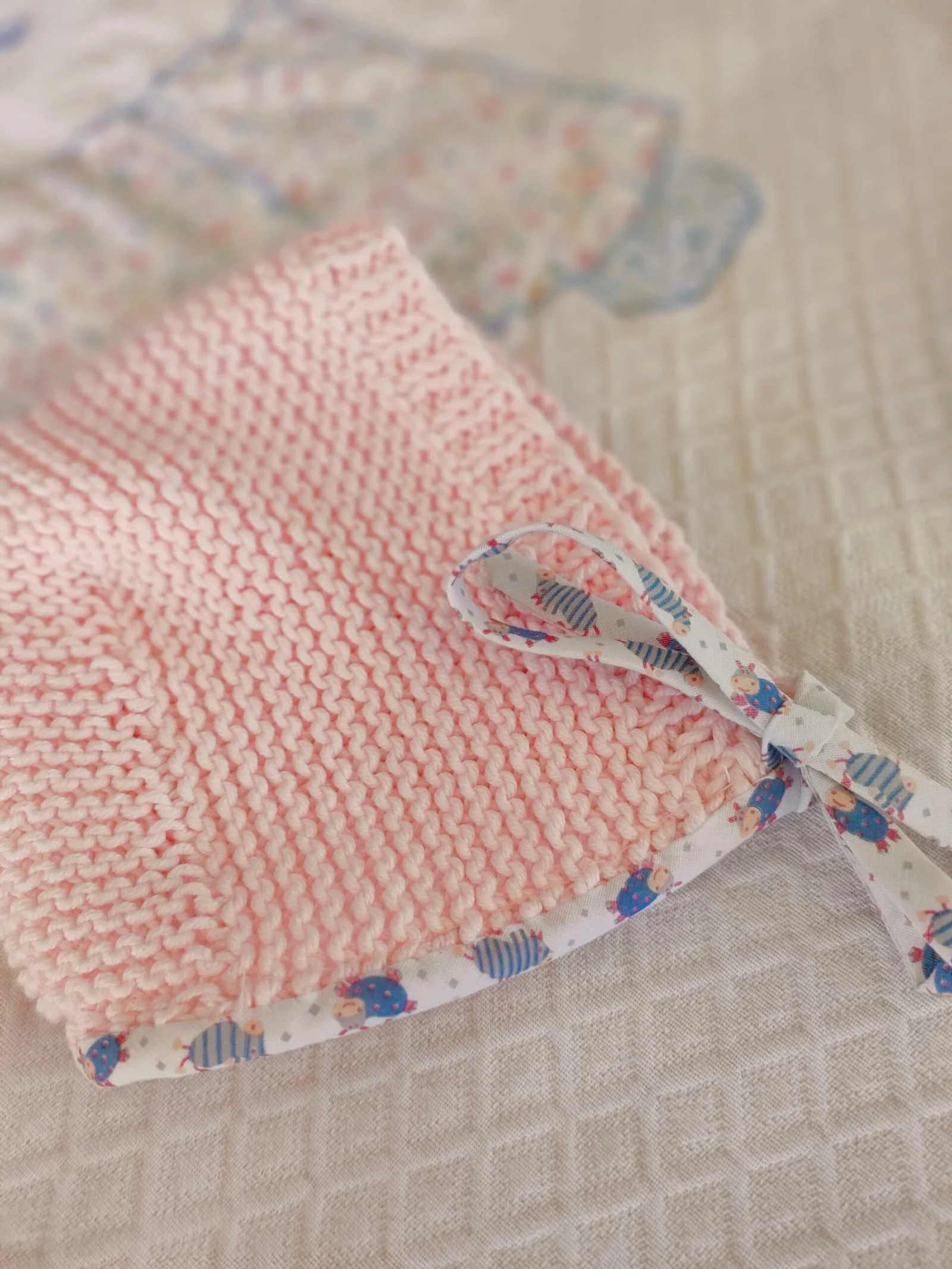 Béguin en coton avec biais – rose layette – taille 0-3 mois – Image 4