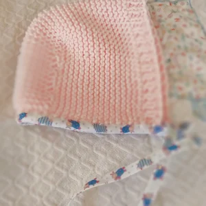 Béguin en coton avec biais – rose layette – taille 0-3 mois