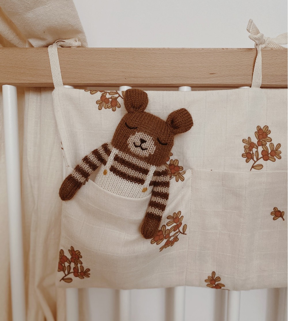 Doudou ourson salopette écrue 22cm – Image 3