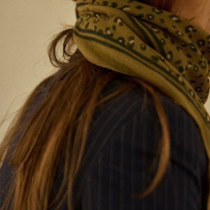 Foulard en laine – léopard cumin