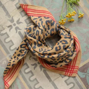 Foulard en Laine Léopard camel petit format 70x70cm